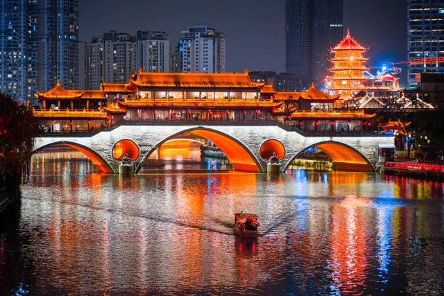 可以不谈恋爱，不能不嗑CP！