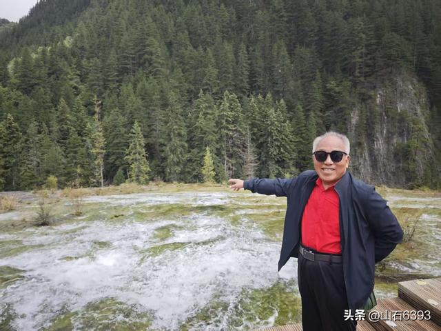 丁怀华：《神奇九寨沟 人在画中游》