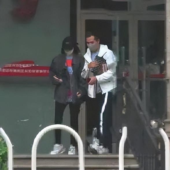 诈骗13.9亿、金条茅台垫桌腿，王丽坤"豪门"成噩梦 ，刘涛深受其害