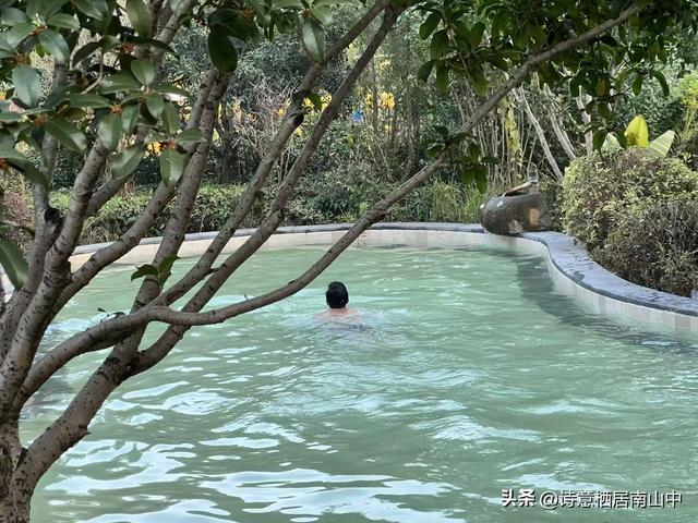 现在越来越流行一种休闲度假游，轻松惬意，拒绝东奔西走！