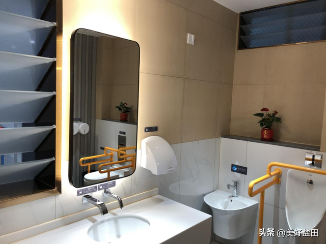 听说有人为了盐田的公厕，专门安排了一场旅行？