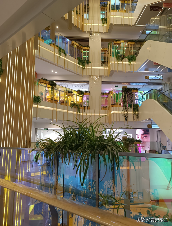 又一巨头倒下！疯狂关店11万家，为什么我们都不愿意逛商场了？