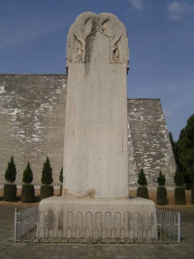 毛主席只用一句话，就点破武则天无字碑：原来我们猜了千年都错了