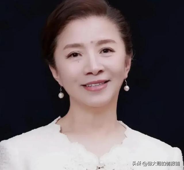 北京偶遇“大脚娘”迟蓬老师，戏外的她看着很年轻，腿又直又白啊
