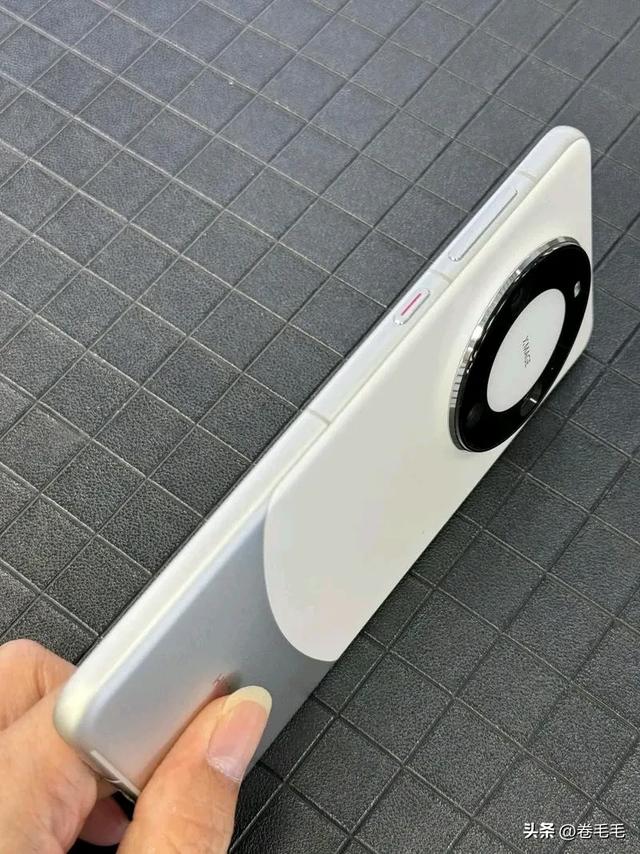 3年Mate 60 Pro升鸿蒙5.1，丝滑如新机，iPhone看呆