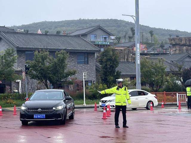 国庆长假第五天，麦积山旅游持续火热