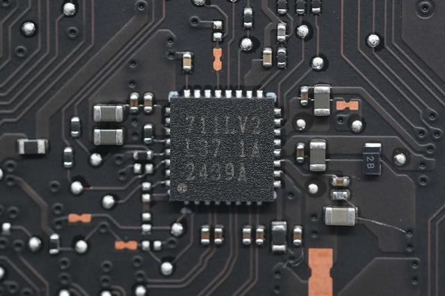 售价3999的大玩具说拆就拆！联想拯救者Legion Go S游戏掌机拆解