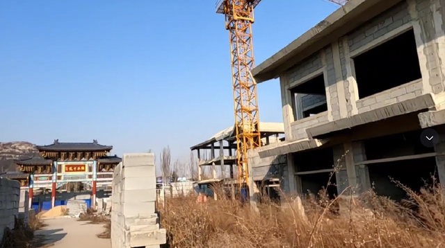 济南城郊憋屈的烂尾古城，理想丰满现实骨感，为何停工大势所趋