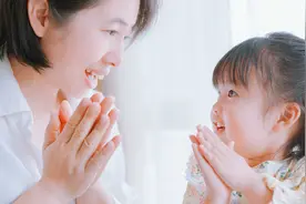 幼师表明：第一天上幼儿园就不哭不闹的娃，往往来自以下几个家庭图片