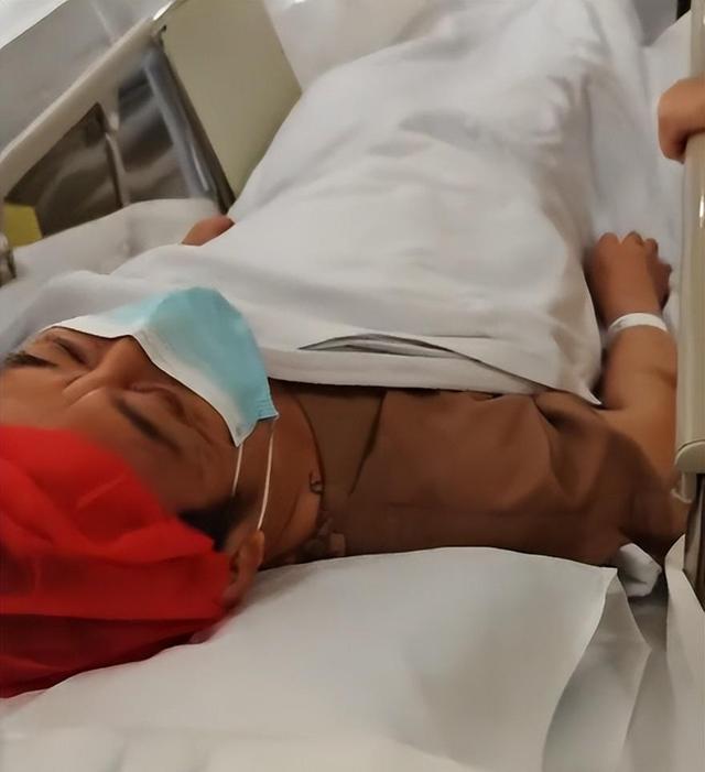 李连杰手术3天后，恶心的一幕发生了，千万保命珠反引来网友群嘲