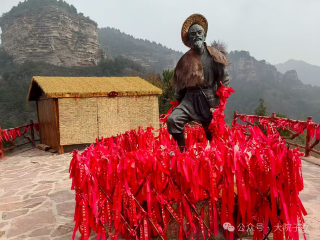 龚朝军 ▏游七步沟：在千年故事与红韵山水中，邂逅不期而遇的惊喜