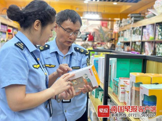有店家真假混卖，300多件假冒“贝亲”奶瓶、奶嘴被查扣