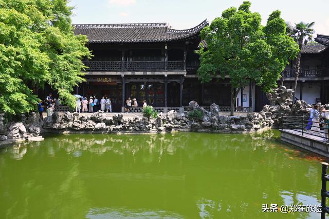 融合了江南园林精致细腻与北方园林宏大气魄的何园，别有一番韵味