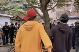 真奇葩！成都太古里惊现"怪异"穿搭，网友：真是开了眼界长了见识图片