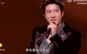假唱翻车，真唱跑调！2025大湾区晚会简直灾难现场	，还好有他救场