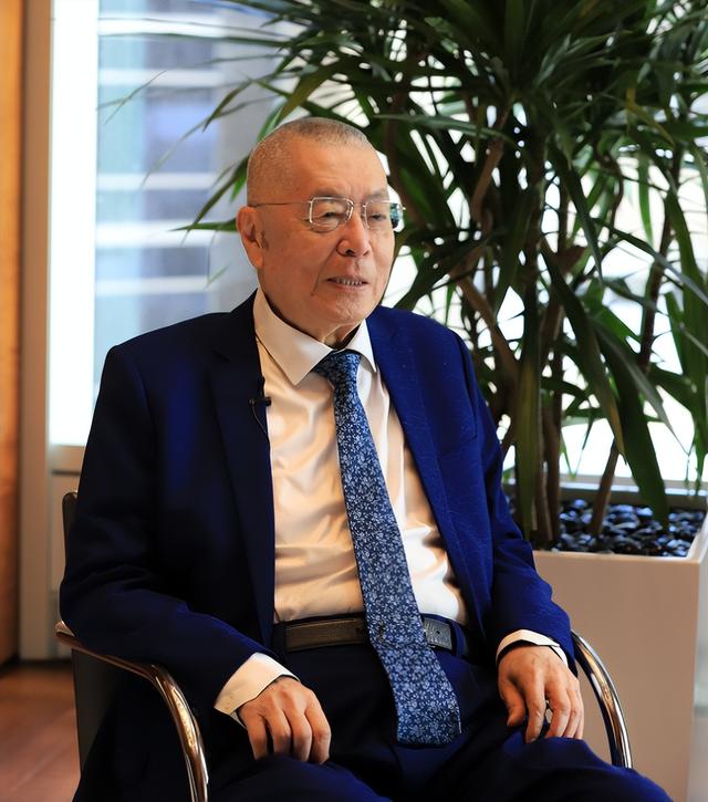 三婚娶小37岁徒弟，81岁生女，84岁生儿，如今住美国豪宅好不惬意