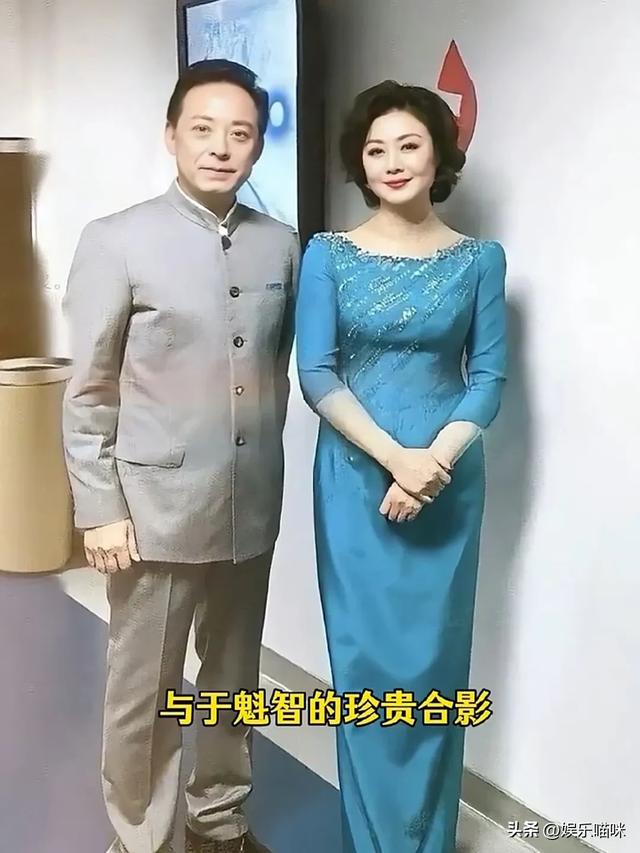 至今未婚未育，身边却有男人陪了近27年！59岁的她才是真人间清醒