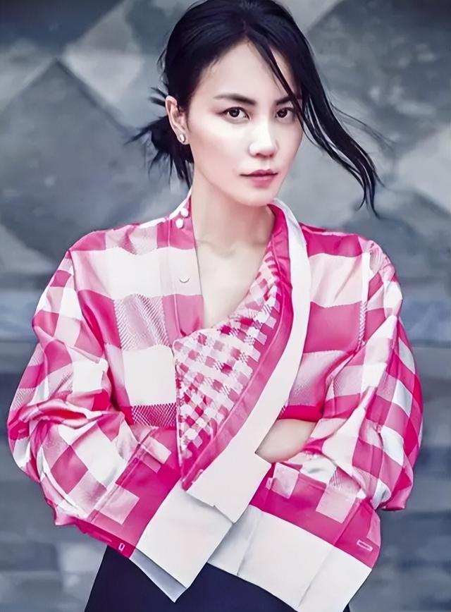 官方发文，高调官宣56岁王菲喜讯，让谢霆锋和整个娱乐圈沉默了