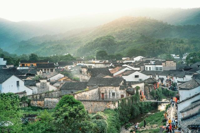 假期旅行的天花板！国内6座被严重低估的宝藏山水小城，风光超绝