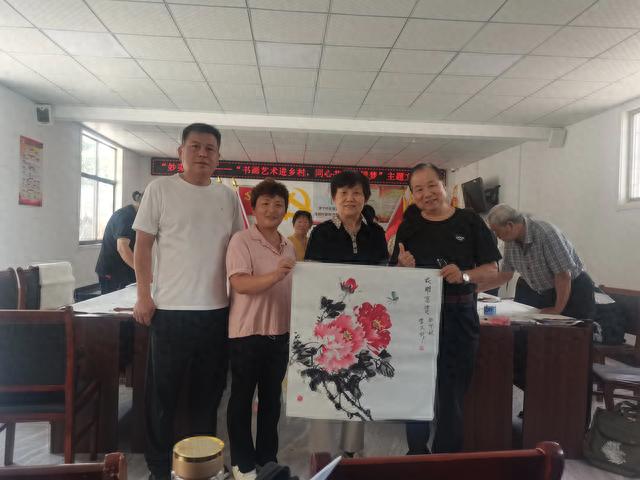书画名家捐赠墨宝 助力乡村文化建设