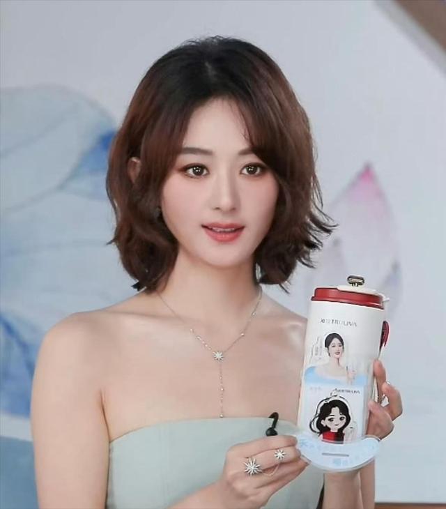 央媒发文，38岁赵丽颖高调官宣喜讯，全网恭喜，终于等到这一天