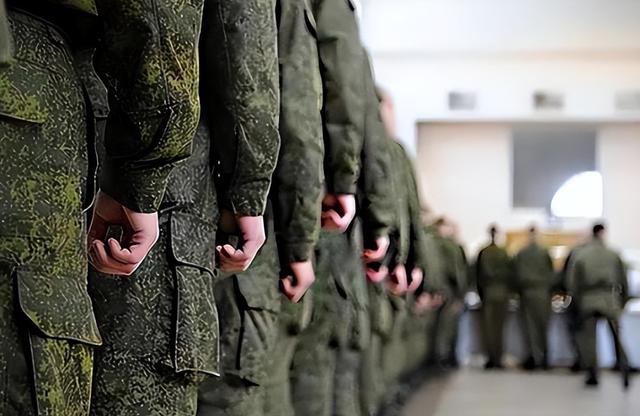 俄罗斯兵源告急，士兵纷纷逃避战斗，普京如何应对这一危机？