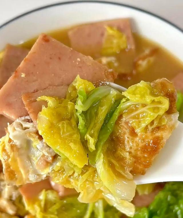 钾是香蕉的50倍，建议中老年隔天吃一次它，腿脚有劲，对肝脏也好