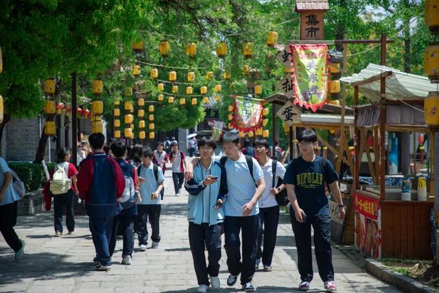 开学周末去哪玩？枣庄在校大学生游台儿庄古城门票免费，解锁秋日研学+打卡双重体验