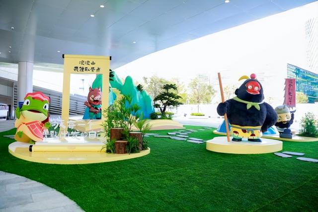 名家云集、IP联动，展览多元，“湾区之眼”开业点燃深圳文化热潮