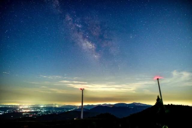 秋天到了，一起去山里走走！