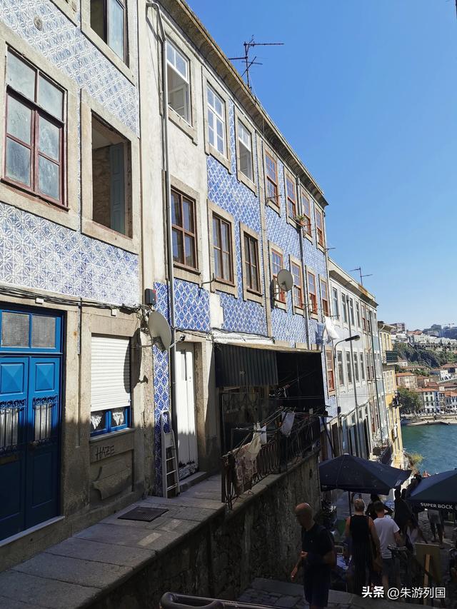 石板路和葡萄酒，是在波尔图遇见最地道的葡萄牙
