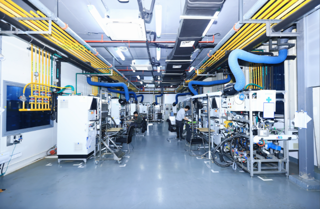 中国被逼到墙角后的反击，十五五 "超常规科技攻关" 到底有多猛？