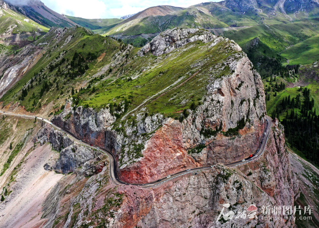 伊昭公路“八月飞雪”全网刷屏！当地相关部门回应→