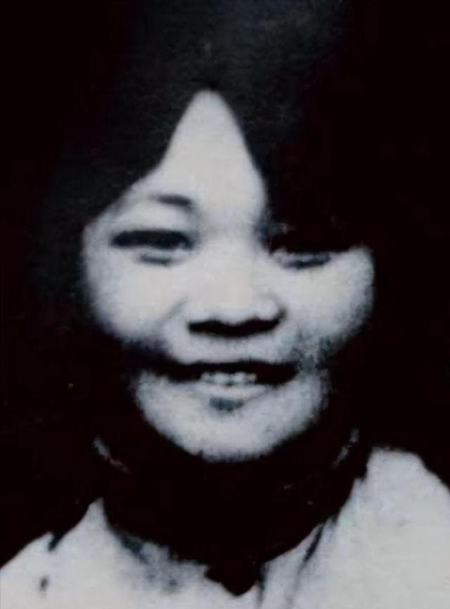 1987年一老妇参观彭德怀故居，工作人员请她题词，她立马说出20字