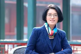 李玲曾带领研究生，装成病人去不同的医院，暗访过度医疗！图片