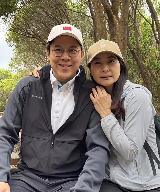 结婚13年，44岁郭晶晶再次迎来喜讯，官媒发文，终于等到这一天