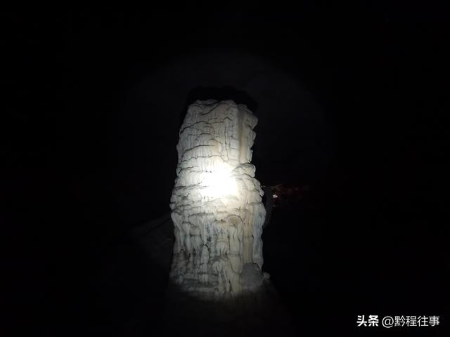 探险贵州深山原始溶洞，遇见一个躲匪洞、一座红军坟