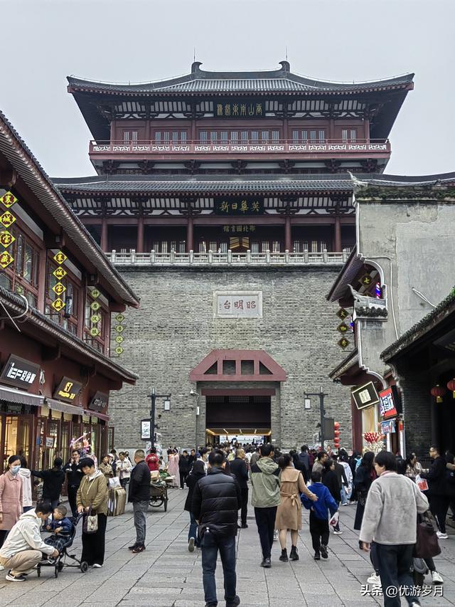 襄阳古城汉江风景很美