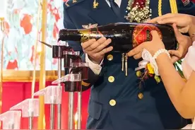 军人，你要媳妇吗？图片