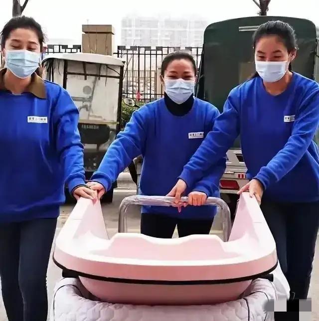 陕西女子专为老人提供服务，500元一次，常抱怨：身上全是烂疮