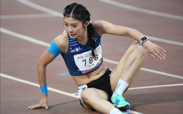 体坛格局要变？吴艳妮创造历史，里子面子都赢了，走上谷爱凌老路