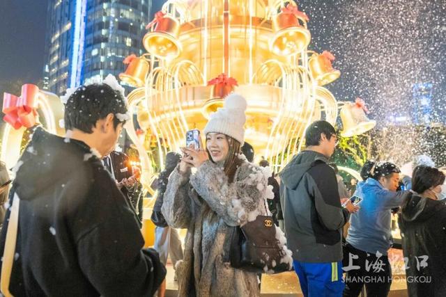 打卡10米许愿池、登顶320米高空摇铃，快来这里解锁城市冬日新玩法→