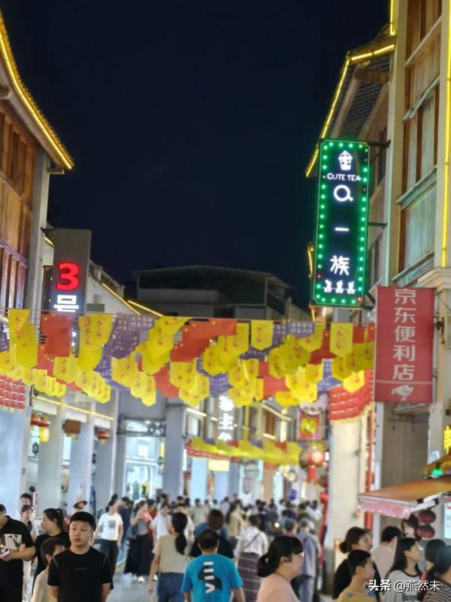 从169米亚洲第一喷泉到10元理发摊，河源夜未眠