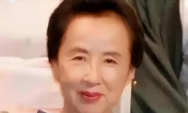 他不忍杀日本女俘，将她带回家乡，34年后才知道：妻子身份不一般