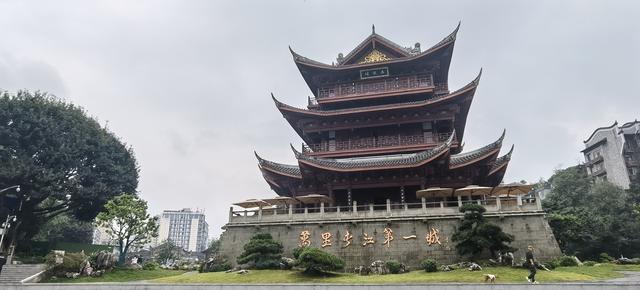 一车一人自驾游（十）：地处“三江口”的城市，建议乘坐公交游玩