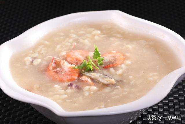 自驾营地：山东威海市区免费床车房车露营地停车场，自驾游露营地