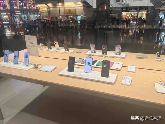 不上不下的中端手机，正陷入“进退两难”