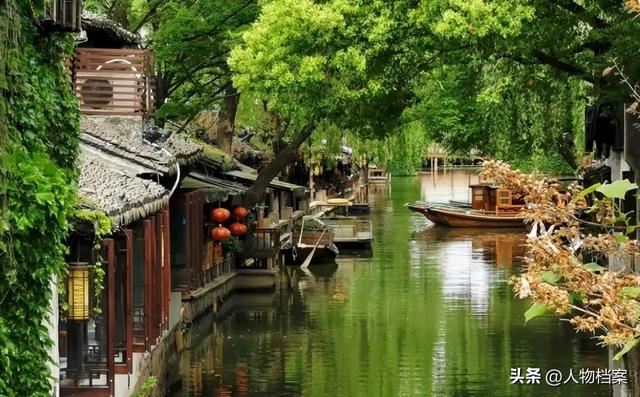 8年烧光50个亿！从人满为患到无人问津，全国古镇为啥批量倒闭？