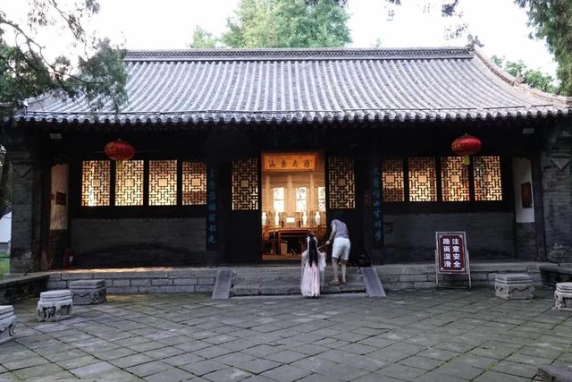 山东，有一座2000年前的一线城市，去青州古城赶一场槐花雨