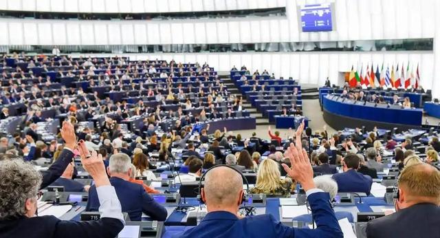 美国撑腰，欧盟妄图用1850亿俄资产援乌，普京放话：动一下试试！